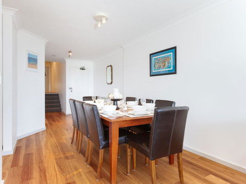 2 'The Pelicans' 53 Soldiers Point Road - Ground Floor Unit On The Waterfront - E Caravan Parks 3