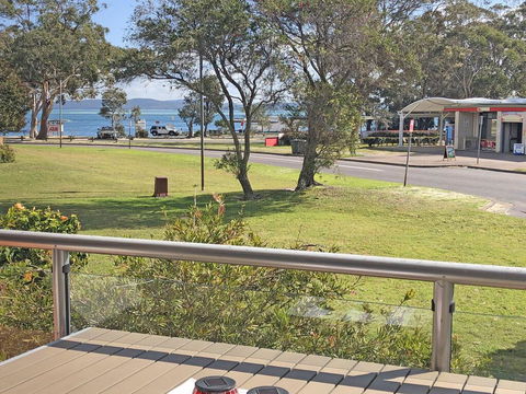 2 'Villa Ellisa', 8-10 Columbia Cl - Beautiful Water Views & Directly Across To Little Beach - E Caravan Parks 3