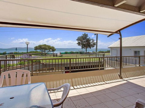 2 'Yachtsman Rest', 37 Victoria Parade - Foxtel, Aircon, Waterviews - E Caravan Parks 0