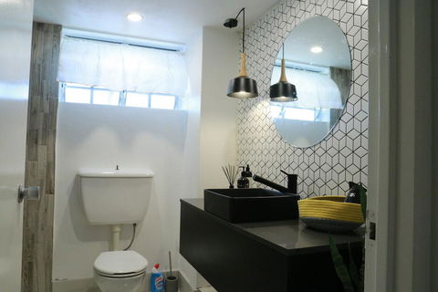 2 Bedroom Close To CBD - E Caravan Parks 2