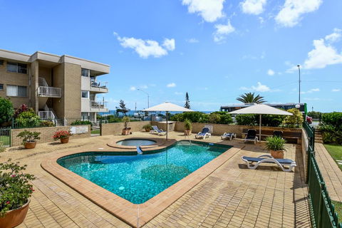 2 Bedroom Top Floor Unit - Ocean Views And Pool - E Caravan Parks 3