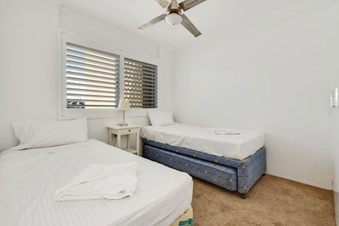 2 Bedroom Top Floor Unit - Ocean Views And Pool - E Caravan Parks 1