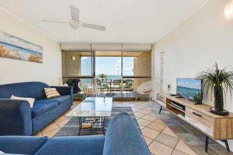 2 Bedroom Top Floor Unit - Ocean Views And Pool - E Caravan Parks 0