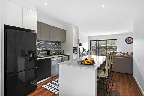 2 Bedroom Townhouse - Family & Corporate Bookings Only - E Caravan Parks 0