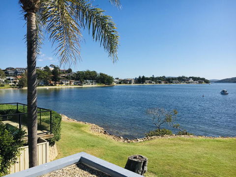 2 The Shores Soldiers Point - Waterfront - Uninterrupted Water Views INCLUDING ALL LINEN & TOWELS, Free Wi-Fi - E Caravan Parks 2