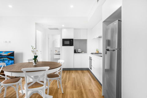 2-Bed Beach Apartment With Pool, Parking And Balcony - E Caravan Parks 1