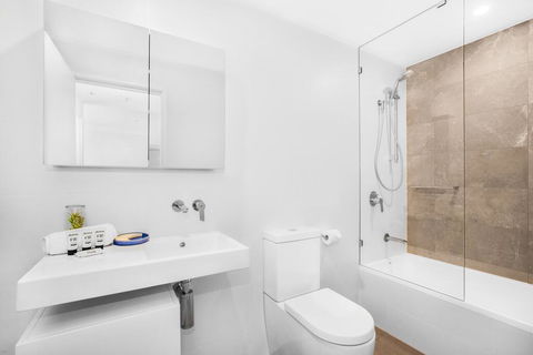 2-Bed Beach Apartment With Pool, Parking And Balcony - E Caravan Parks 3