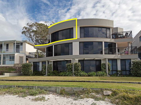 2/137 Soldiers Point Road - Luxury Unit On The Waterfront With Aircon And Free Unlimited Wi Fi - E Caravan Parks 1