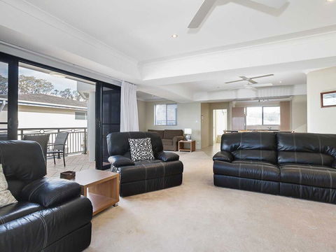 2/137 Soldiers Point Road - Luxury Unit On The Waterfront With Aircon And Free Unlimited Wi Fi - E Caravan Parks 3