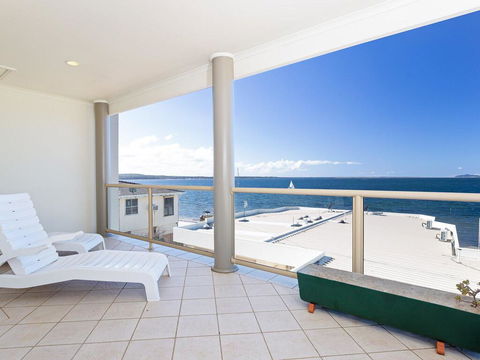 2/141A Soldiers Point Road - Large Waterfront Duplex Across From The Bowling Club - E Caravan Parks 0