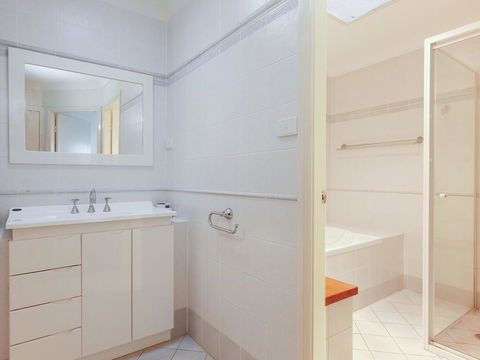 2/141A Soldiers Point Road - Large Waterfront Duplex Across From The Bowling Club - E Caravan Parks 1