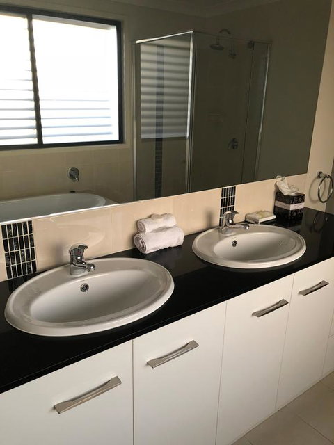 21 On Hursley Motel Apartments - E Caravan Parks 3