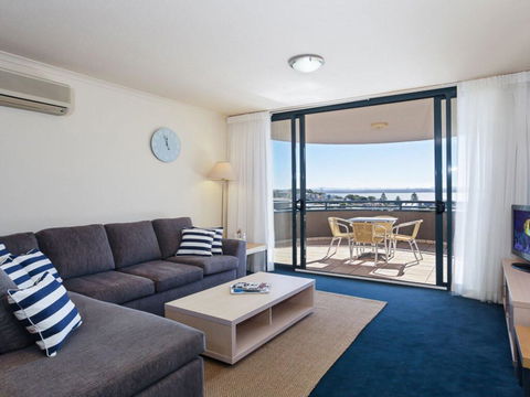 211 'The Landmark', 61B Dowling Street - Resort Style Holiday With Pool, Games Room & Restaurant - E Caravan Parks 3