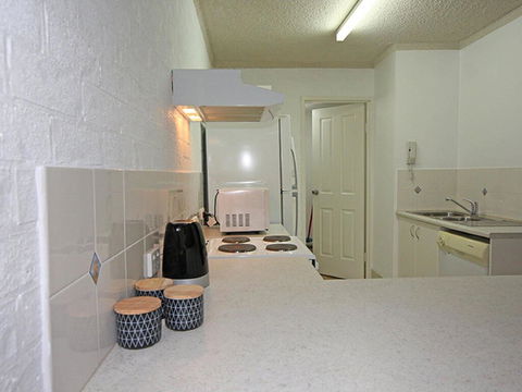 23 'Bay Parklands', 2 Gowrie Avenue - Little Beach, Air Con, Pool & Tennis Court - E Caravan Parks 3