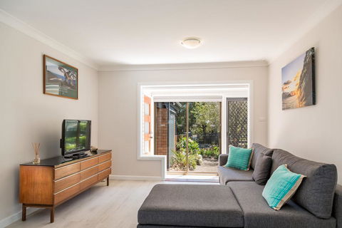 235 Mitchell Parade, Mollymook - E Caravan Parks 0