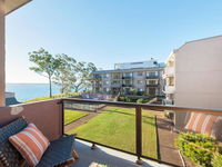 24 'The Poplars' 34 Magnus Street - views aircon WIFI Netflix  Pool