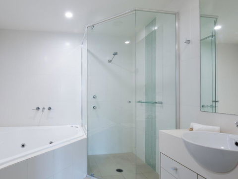 245 'Pacific Blue', 265 Sandy Point Rd - Air Conditioned Unit With Resort Facilities And Linen Supplied - E Caravan Parks 3