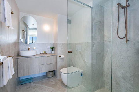 Bliss By The Surf Luxury Family Apartment - E Caravan Parks 2