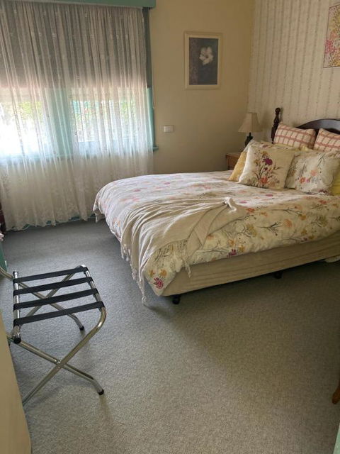 Butlers Guesthouse - E Caravan Parks 4