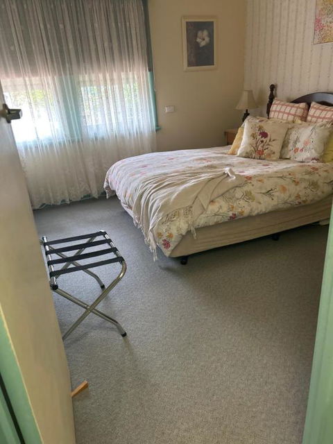 Butlers Guesthouse - E Caravan Parks 2