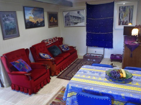 Cosy Apartment Accommodation, New Town, Hobart - E Caravan Parks 3