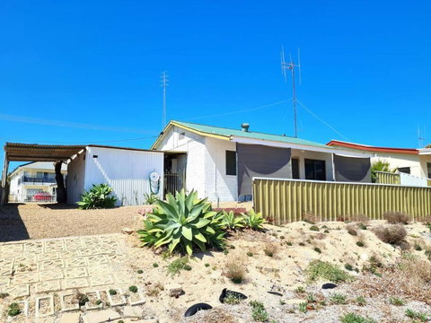 Crab Claw Cottage - E Caravan Parks 0
