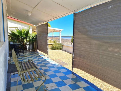 Crab Claw Cottage - E Caravan Parks 2