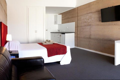 Crossroads Ecomotel - E Caravan Parks 1
