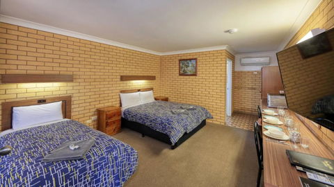Darling River Motel - E Caravan Parks 4