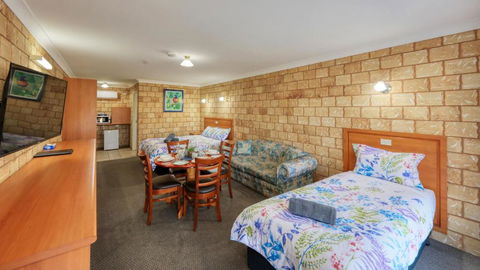 Darling River Motel - E Caravan Parks 0