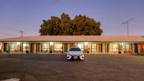 Darling River Motel - E Caravan Parks 3