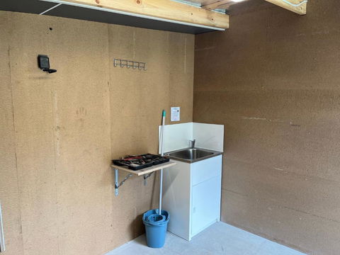 Derby Digs Cabin - E Caravan Parks 4