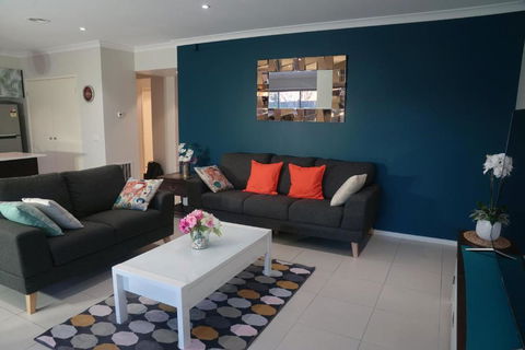 Designer Decor Home With 8Beds At Williams Landing - E Caravan Parks 0