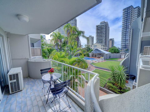 2BR Aloha Lane Main Beach Apartment - E Caravan Parks 2