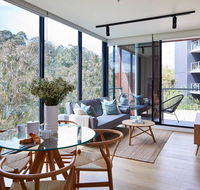 2BR Apt With Yarra River Views  Parking - E Caravan Parks