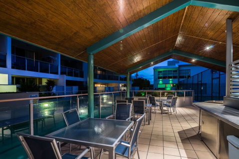 2BR Coolum Beach Escape , Courtyard, Pool, Spa, Tennis - E Caravan Parks 1