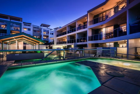 2BR Coolum Beach Escape , Courtyard, Pool, Spa, Tennis - E Caravan Parks 2