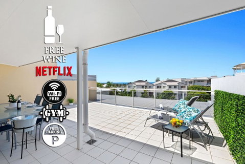 2BR Coolum Beach , Rooftop Terrace, Spa, Tennis, Pool - E Caravan Parks 0