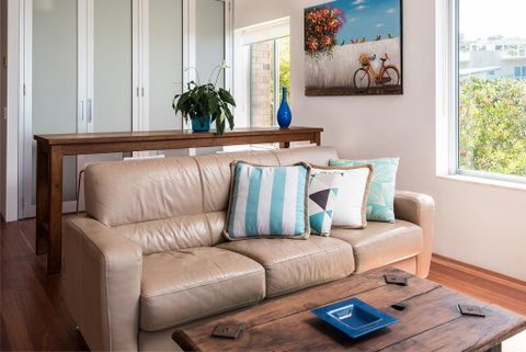 2BR Coolum Beachfront , 180 Views , Wine, Netflix - E Caravan Parks 3