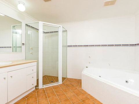 3 'Peninsula Waters', 2-4 Soldiers Point Rd - Beautiful Air Conditioned Unit With Pool, Lift & WIFI - E Caravan Parks 1