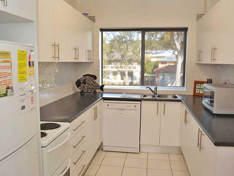 3 'Silvana Court', 26 Ajax Avenue - Neat Unit With Air Conditioning - E Caravan Parks 3