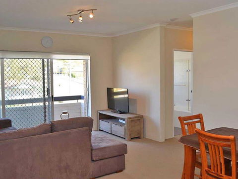 3 'Silvana Court', 26 Ajax Avenue - Neat Unit With Air Conditioning - E Caravan Parks 1