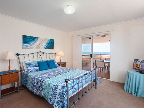 3 'The Clippers' 131 Soldiers Point Road - Fabulous Waterfront Unit - E Caravan Parks 2