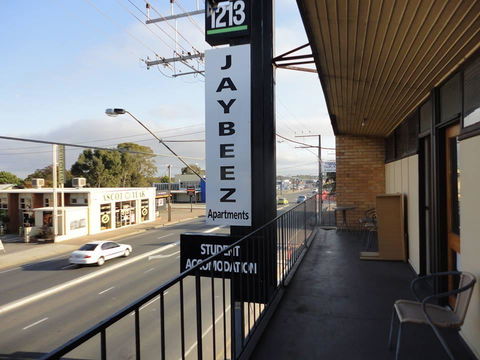 3 BEDROOM APARTMENT ST MARYS - E Caravan Parks 0