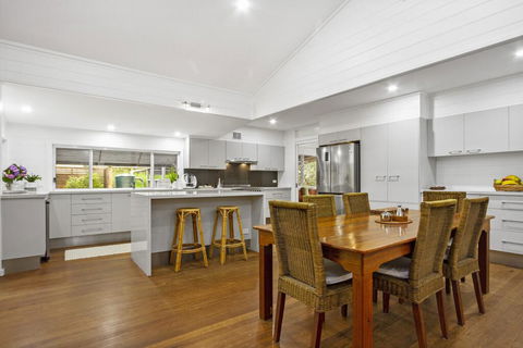3 Macleay St, Narrawallee - E Caravan Parks 0