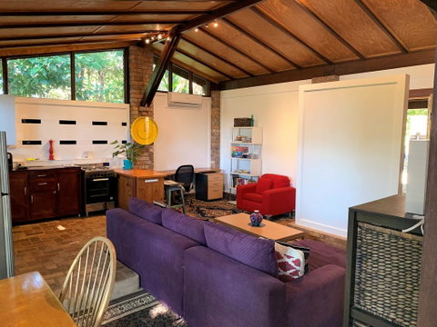 305 Montville - The Artist's Cottage - E Caravan Parks 1