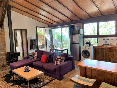 305 Montville - The Artist's Cottage - E Caravan Parks 0
