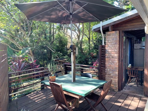 305 Montville - The Artist's Cottage - E Caravan Parks 2