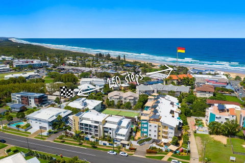 3BR Coolum Beach Escape , Courtyard, Pool, Spa, Tennis - E Caravan Parks 3