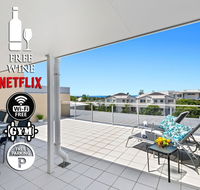3BR Coolum Beach  Rooftop Terrace Spa Tennis Pool - E Caravan Parks